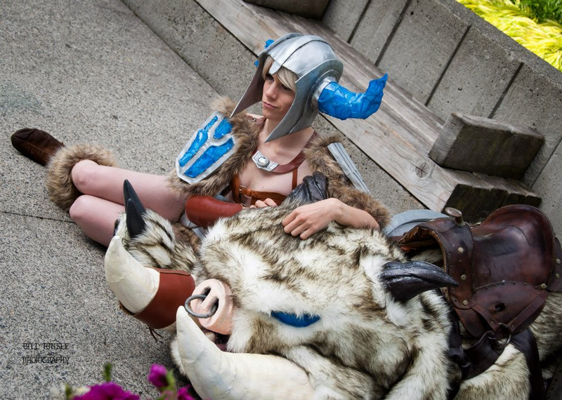 Illustration for article titled League of Legends Cosplay That's so Good it Doesn't Look Human